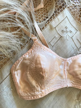 Load image into Gallery viewer, Itty Bitty 1930’s 1940’s vintage pink satin circle stitch bullet bra
