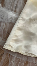 Load image into Gallery viewer, Breathtaking 1950’s Vintage White Tulle and Lace Bridal Gown Wedding Dress
