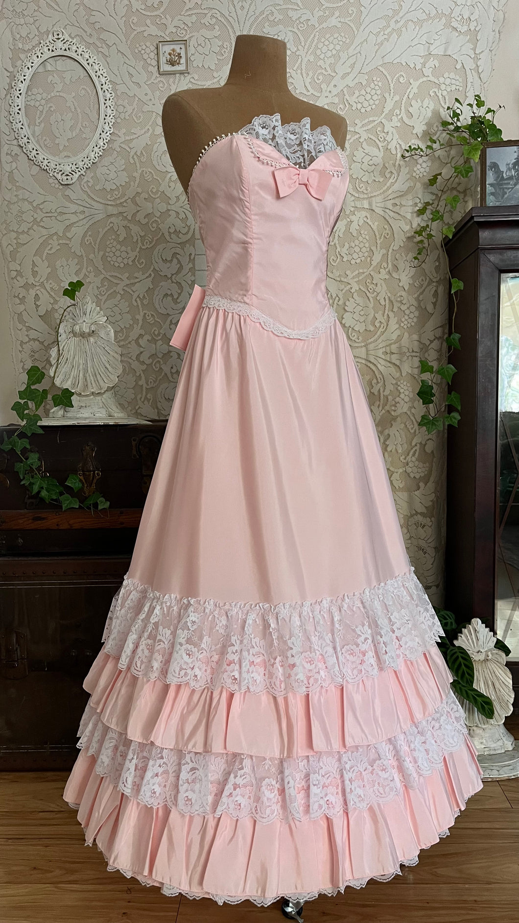 Stunning 1980’s Vintage Pink Lace and Taffeta Strapless Dream Dress