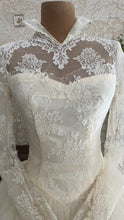 Load image into Gallery viewer, Breathtaking 1950’s Vintage White Tulle and Lace Bridal Gown Wedding Dress
